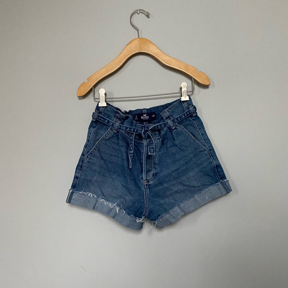 Belted denim shorts